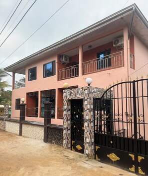 Unclassified image, 2 of 9, button - 1bedroom, 1kitchen, 1 bathroom (Kribi)