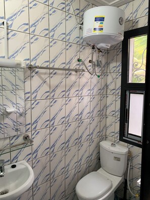 Dusche, Bidet, Handtücher, Seife