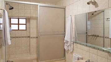 Standard Triple Room, Balcony, Courtyard View | Bathroom | Shower, towels, soap, shampoo