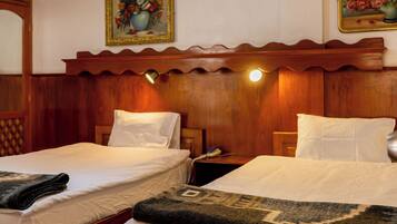 Standard Twin Room, Courtyard View | Iron/ironing board, free WiFi