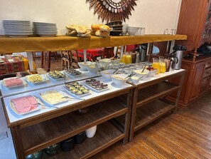 Desayuno bufé gratuito y diario