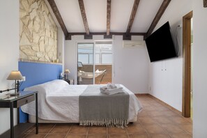 3 chambres, fer et planche à repasser, Wi-Fi, draps fournis