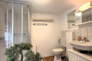 Apartment | Bathroom | Towels - Apartment in Winterberg Near Ski Lift (Winterberg)
