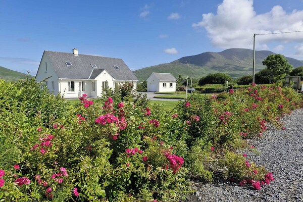 Cosy Cahirciveen Villa - Stunning Views - County Kerry