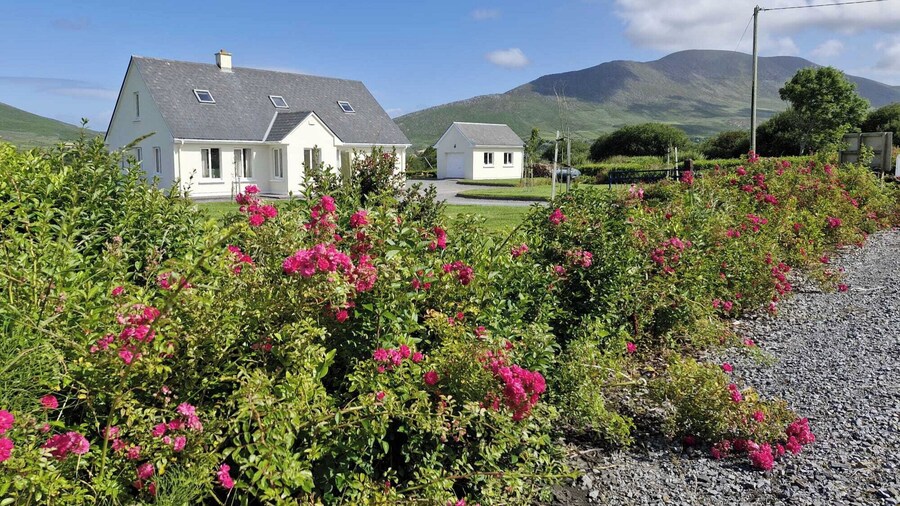 Cosy Cahirciveen Villa - Stunning Views