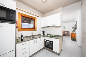 Fridge, microwave, oven, coffee/tea maker