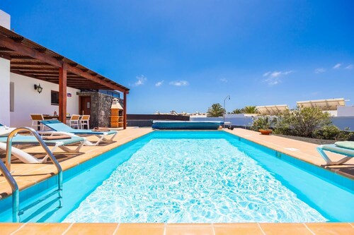 Villa La Isla - Two Bedroom Villa, Sleeps 4