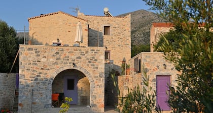 Kivotos Mani – Traditional Charm & Coastal Views