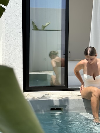 10 piscinas al aire libre, sombrillas, sillones reclinables de piscina