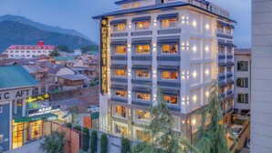 A multi-story hotel with balconies and warm lighting. - Hotel Central Park (Srinagar)