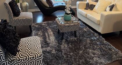 Elegant & Cozy Designer Home in Meadowlands