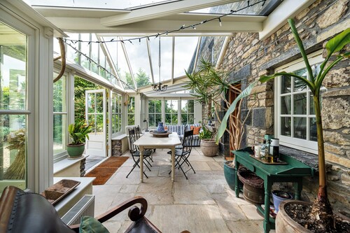 Charming and spacious 6-bedroom farmhouse close to Center Parcs