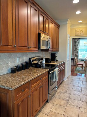 Fridge, microwave, oven, stovetop - Swing Into Vacation! 3BR Golf-View Townhouse, 3 En Suites, Pool, Great Price! (Rehoboth Beach)