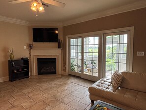 Smart TV - Swing Into Vacation! 3BR Golf-View Townhouse, 3 En Suites, Pool, Great Price! (Rehoboth Beach)