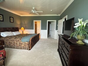 3 bedrooms, desk, travel cot, free WiFi - Swing Into Vacation! 3BR Golf-View Townhouse, 3 En Suites, Pool, Great Price! (Rehoboth Beach)