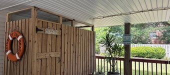 Escape to Basil’s Beach Bungalow, a charming 3bed 2bath in beautiful Oak Island.