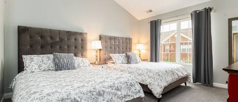 3 slaapkamers, een strijkplank/strijkijzer, wifi, beddengoed