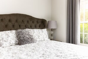 3 quartos, ferros/tábuas de passar roupa, Wi-Fi, roupa de cama