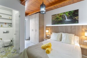 Shower, hair dryer, towels - 'Casa Mica' with Mountain View, Wi-Fi and Air Conditioning (Vega de San Mateo)