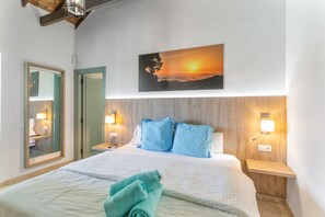 3 bedrooms, iron/ironing board, WiFi, bed sheets - 'Casa Mica' with Mountain View, Wi-Fi and Air Conditioning (Vega de San Mateo)