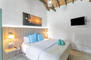 3 bedrooms, iron/ironing board, WiFi, bed sheets - 'Casa Mica' with Mountain View, Wi-Fi and Air Conditioning (Vega de San Mateo)