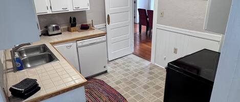 Micro-ondes, four, plaque de cuisson, lave-vaisselle