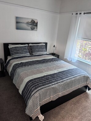 2 slaapkamers, een strijkplank/strijkijzer, wifi, beddengoed