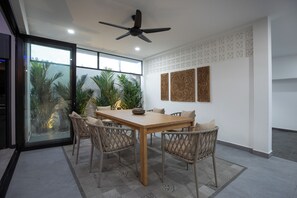 Dining - Villa Lynn - 3 Bedrooms Villa with Pool (Tambon Rawai)