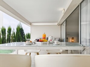 Bungalow, 2 Bedrooms, Patio, Pool View | Dining room - Modern Pool Bungalow (Torrevieja)