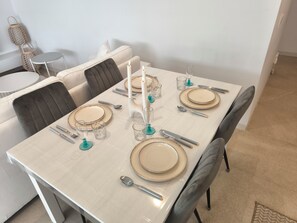 Bungalow, 2 kamar tidur, akses difabel, patio | Ruang makan