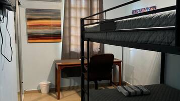 3 bedrooms, desk, iron/ironing board, free WiFi