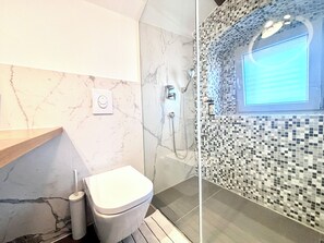 Shower, hair dryer, towels, soap