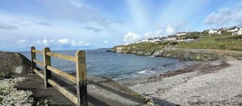 Seaview Retreat & Sauna at An Acre By The Sea