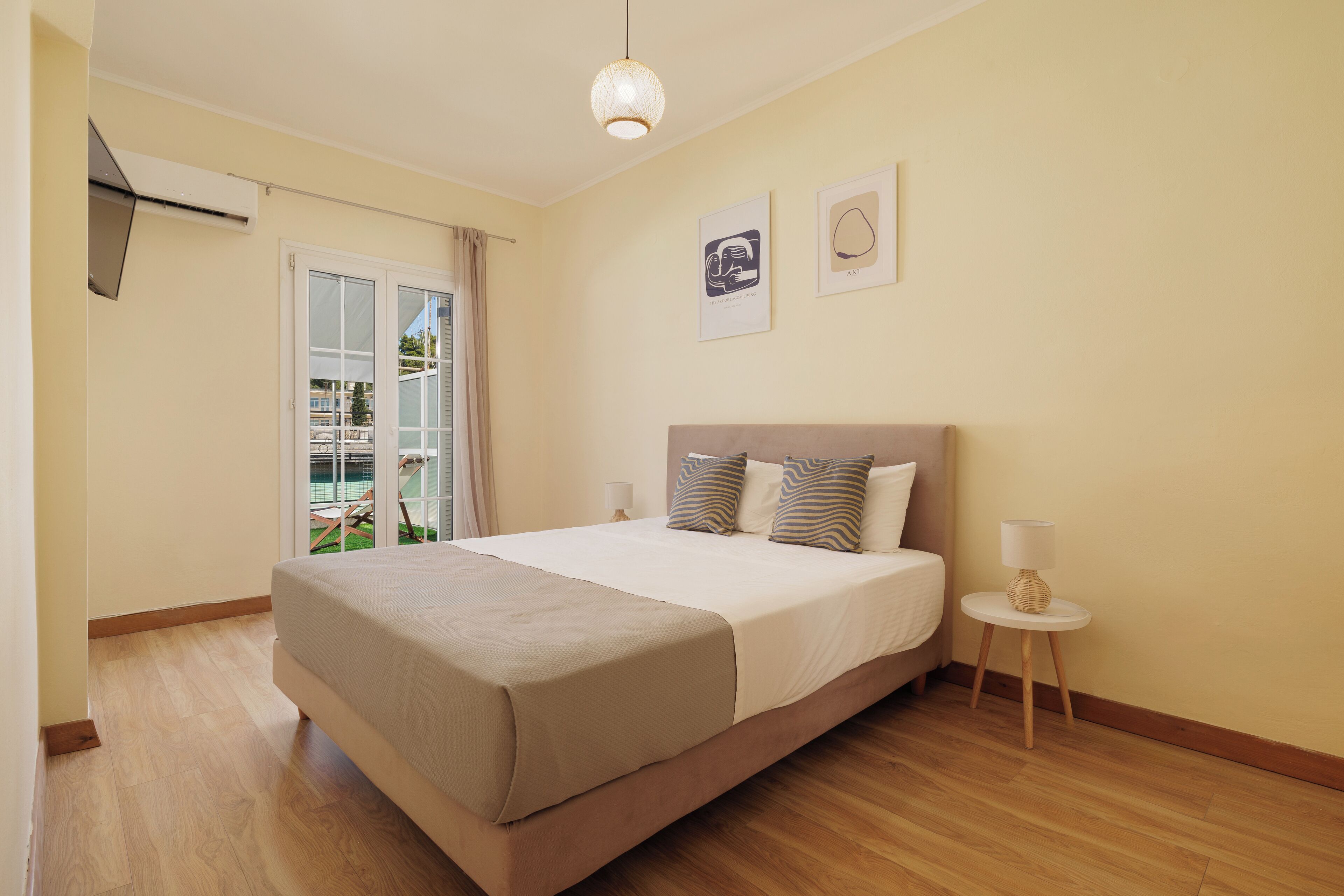 Appartamento, vista città | Ferro/asse da stiro, Wi-Fi gratuito