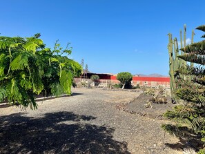 Property grounds - Rustic Villa with Private Pool near Ocean, Hiking & Cycling Trails – Sleeps 9 (CN)