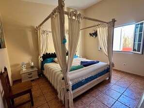 4 bedrooms, desk, travel crib, free WiFi