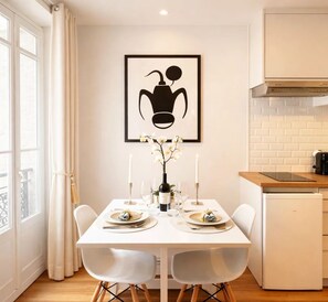 Appartement Standard, vue cour intérieure | Coin séjour