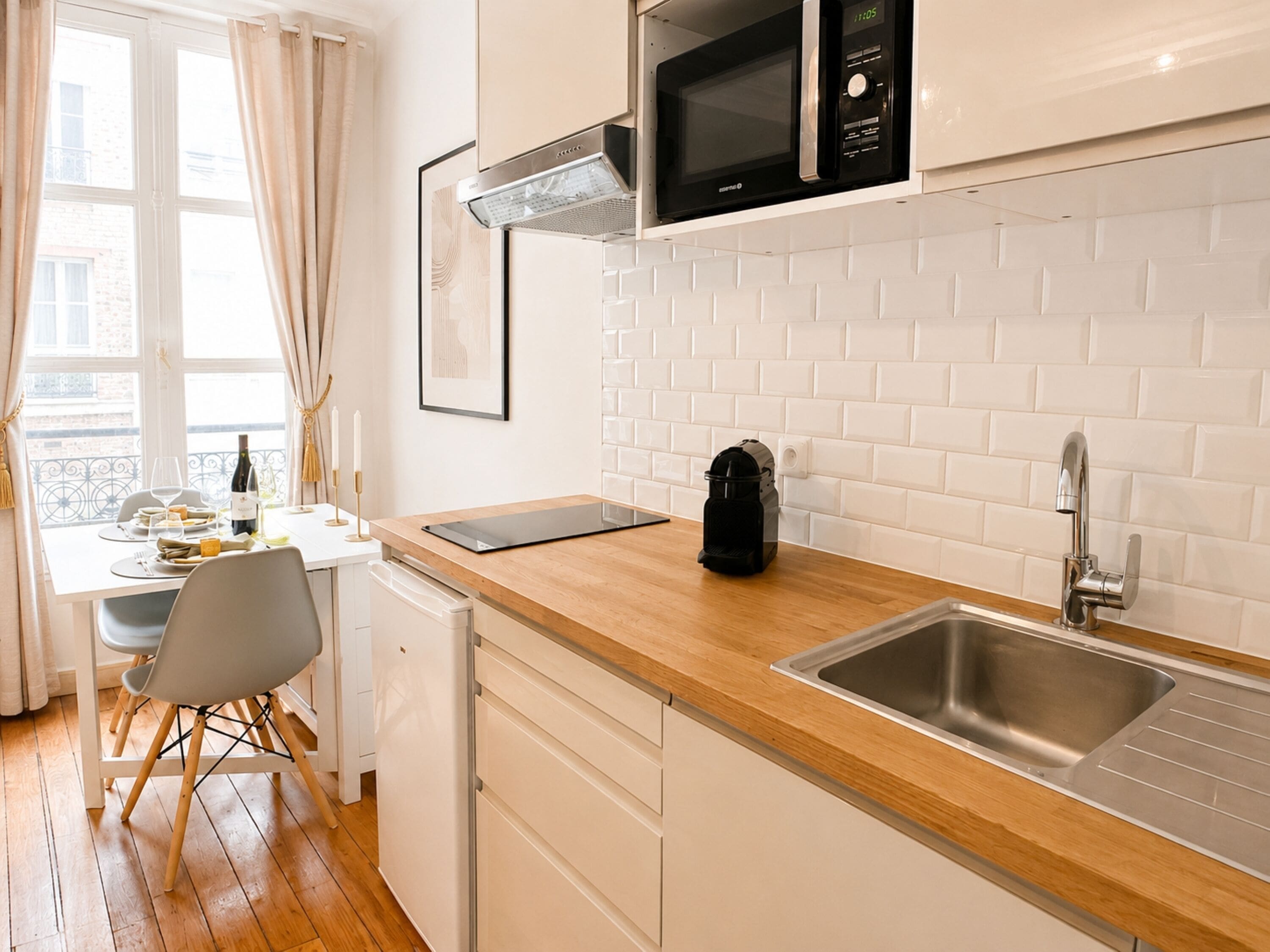 Appartement Standard, vue cour intérieure | Cuisine privée | Machine à expresso, bouilloire électrique, grille-pain, congélateur
