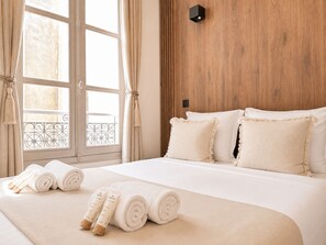 Apartamento standard, vista para o pátio | Vista do quarto