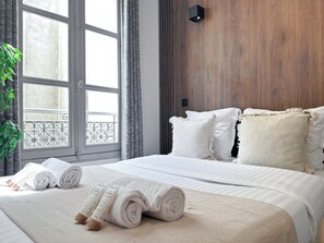 Standard Apartment, Courtyard View | Iron/ironing board, travel crib, free WiFi, bed sheets