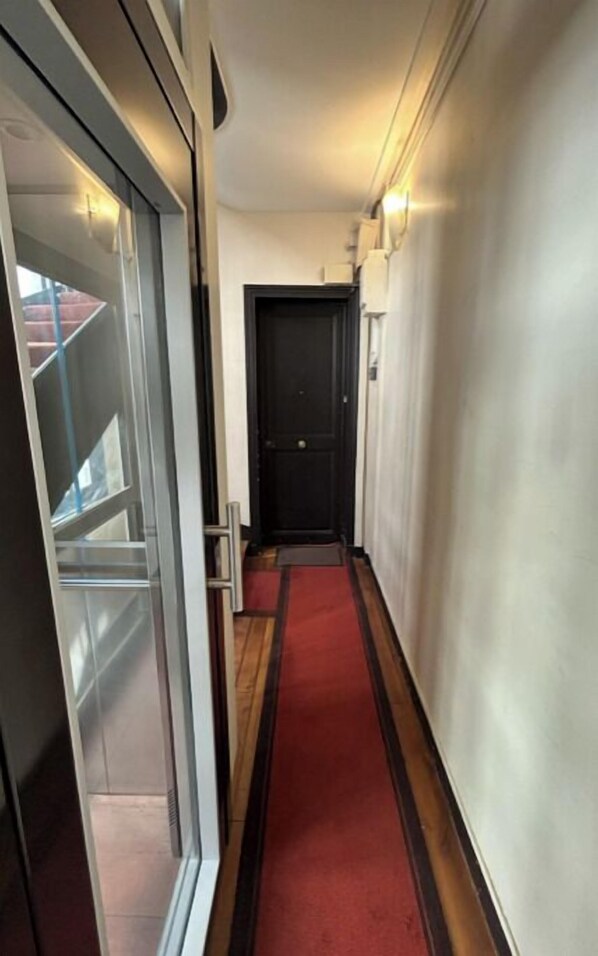 Pintu masuk interior