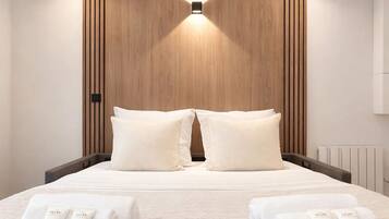 Standardlejlighed - udsigt til gårdsplads | Opholdsområde | 80-centimeters smart-tv med digitale kanaler