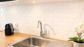 Appartement Standard, vue cour intérieure | Cuisine privée