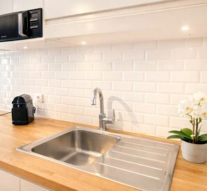 Standard-Apartment, Blick auf den Innenhof | Eigene Küche