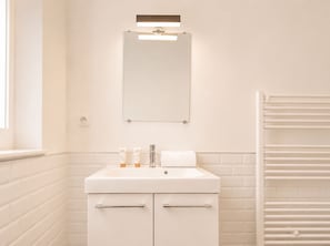 Apartamento standard, vista para o pátio | Banheiro