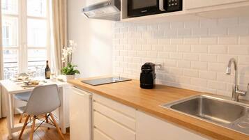 Standard Apartment, Courtyard View | Private kitchen