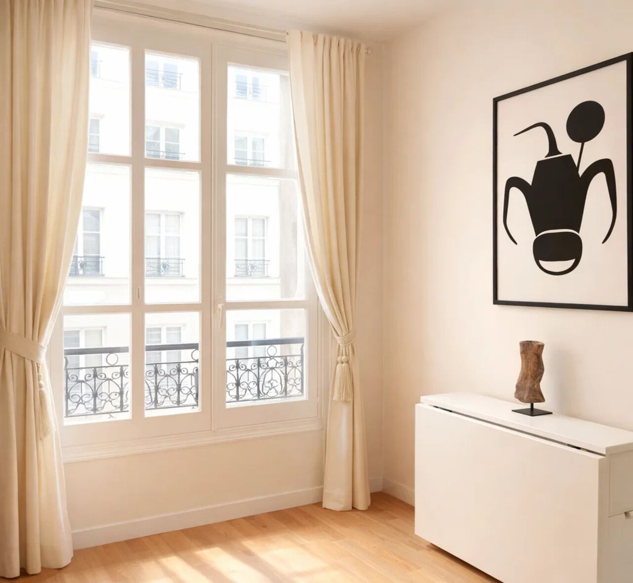 Appartamento Standard, vista cortile | Area soggiorno | Smart TV 80 cm con canali digitali