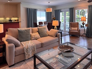 Traditional House, 3 Bedrooms, Garden View | Living area | 55-inch Smart TV with digital channels, Netflix, Hulu