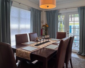 Traditional House, 3 Bedrooms, Garden View | Ruang makan