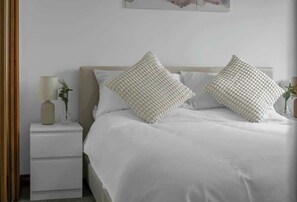 Iron/ironing board, WiFi, bed sheets